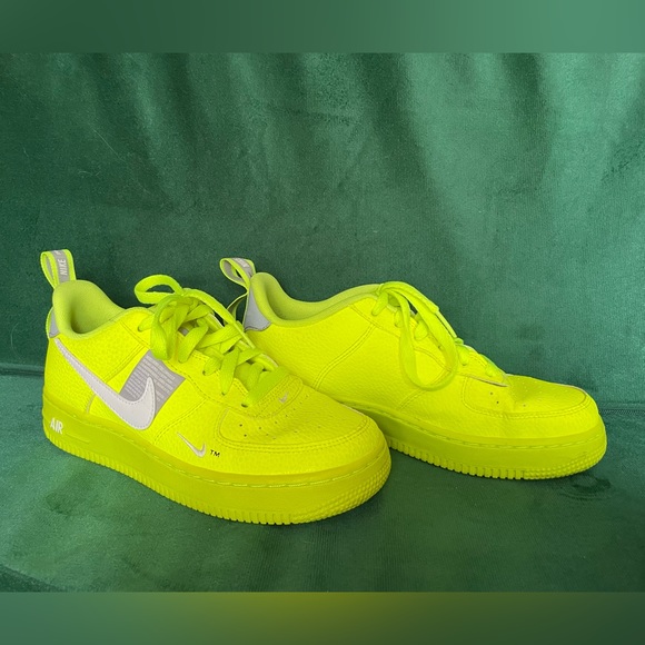 2018 Air Force 1 '07 LV8 'Overbranding' Limited Edition Highlighter yell… - Picture 5 of 14